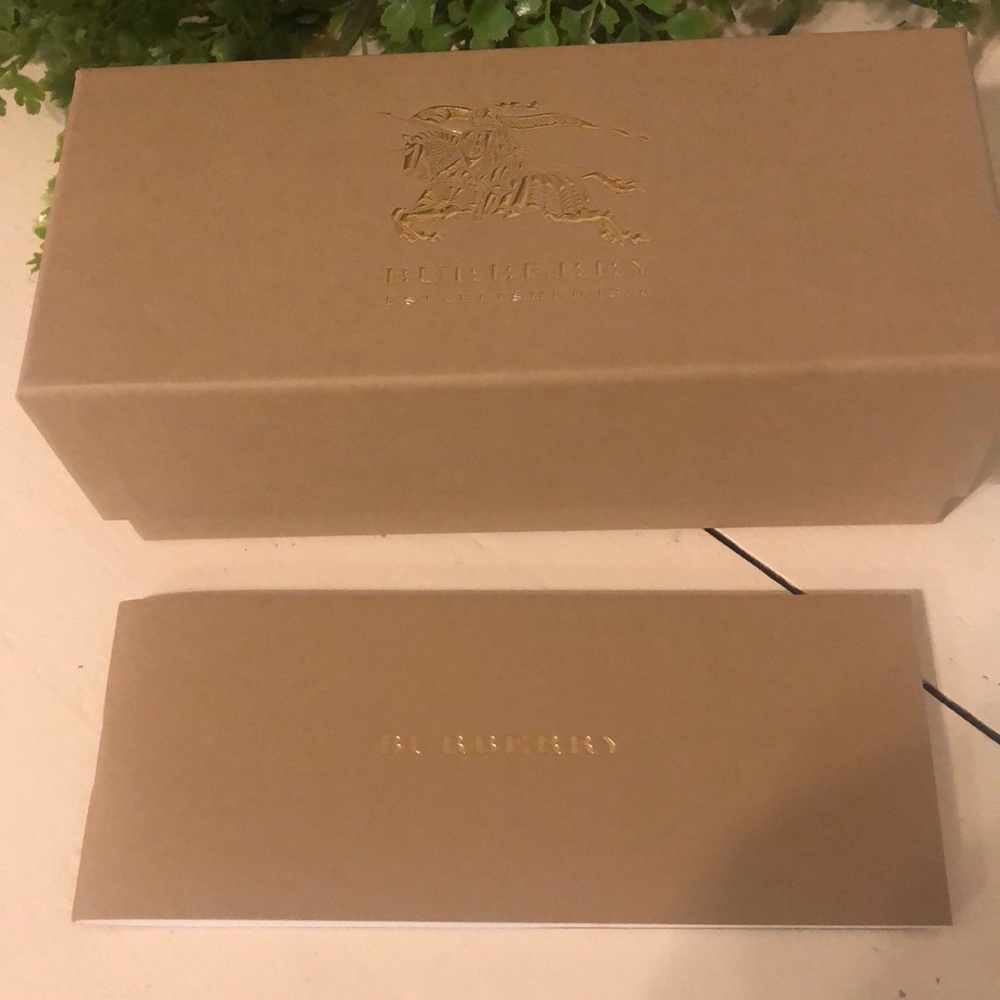 Burberry NEW box. Never used.
